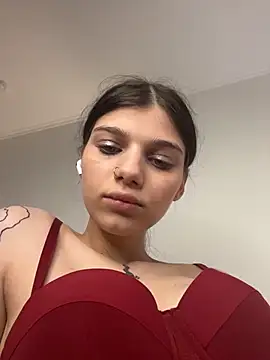 Britneydollx - take off top and pinch nipples