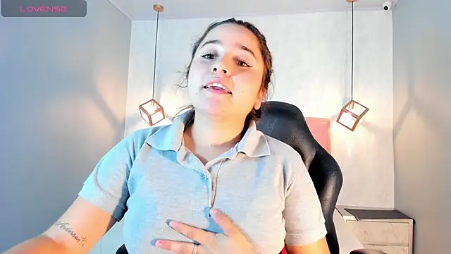 MIA_SANZ - chupar los dedos y meter dentro