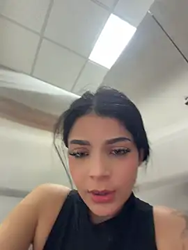 ArieliciousXXX - SQUIRT IN FRONT OF MY FRIENDS😈😍💦💦