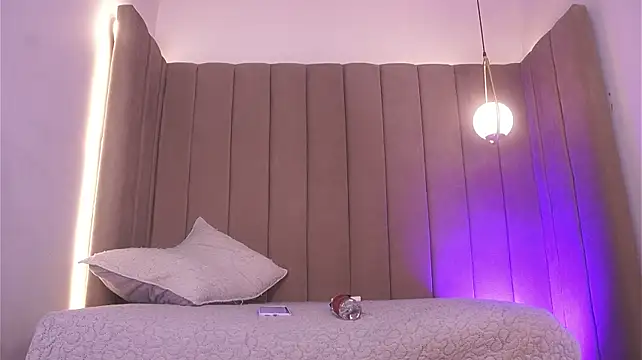 Ashley_Beaomunt - Pussy Play with Domi