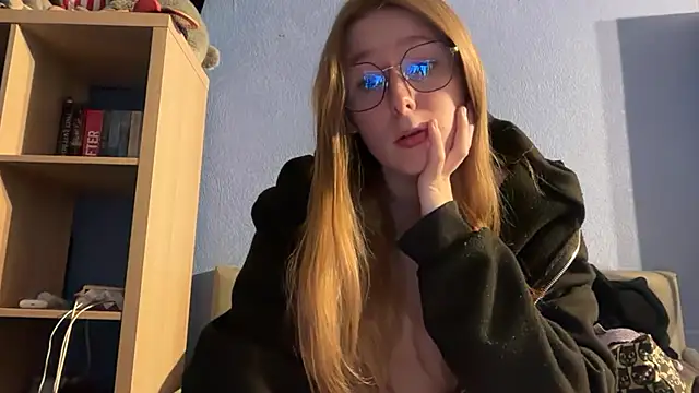 Thepretiestgirlhere - Strip tease 😏🥵