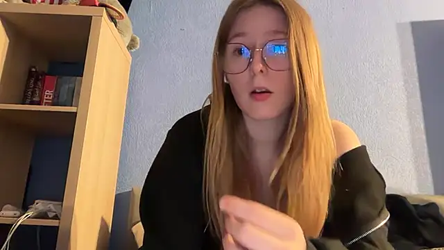 Thepretiestgirlhere