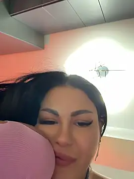 NaomyFlame - make it rain 💦