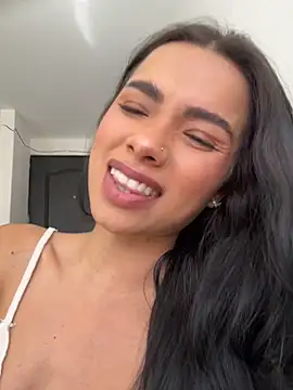 Bella_Smithe - show tittis and saliva