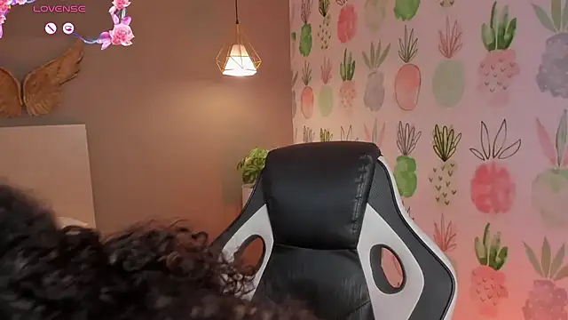 Yaya23x - doggy+ pussy open