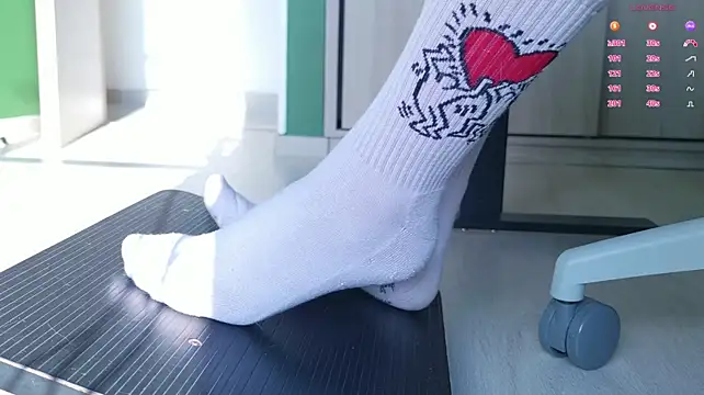 Feetbeth - Barefoot tease