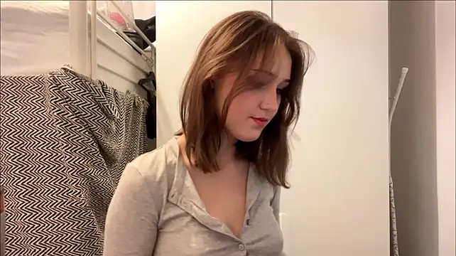 Sereneglowz - Massage my tits under top👀