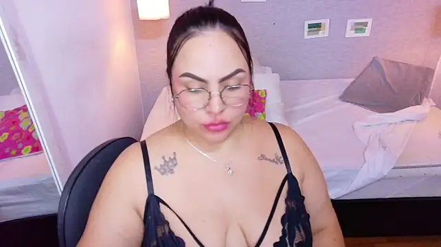 Curvy_sexyvalen - dildo show + squirt
