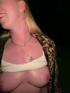 LinaLeana - Lt Outdoor Squirt Video 📹