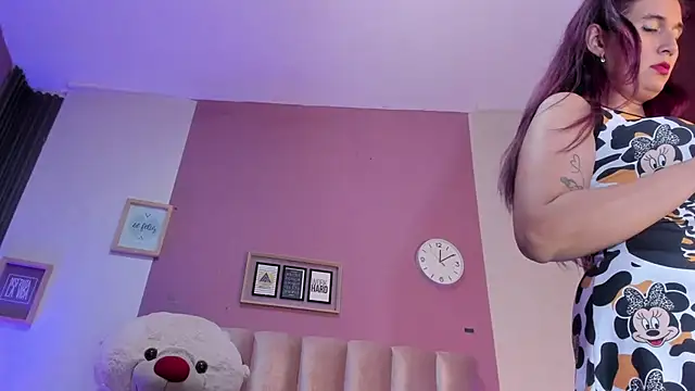 AGATHA_BRUNNETT - shake ass and panty off