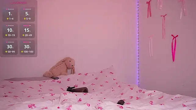 Lisa_poetry - Spray water on booty and sexy doggy
