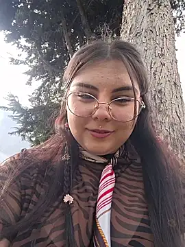 Julieth85_ - Boob massage, tongue out PARK RISKY😨