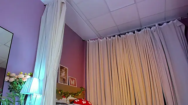 Dearly_Emily - Flash boobs