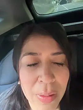 Emilyjohanson - Cumming with your tits out