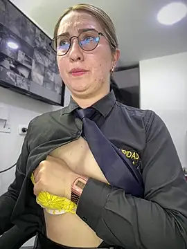 Suzy-111 - 🥵COWORKER SUCK MY TITS🍒