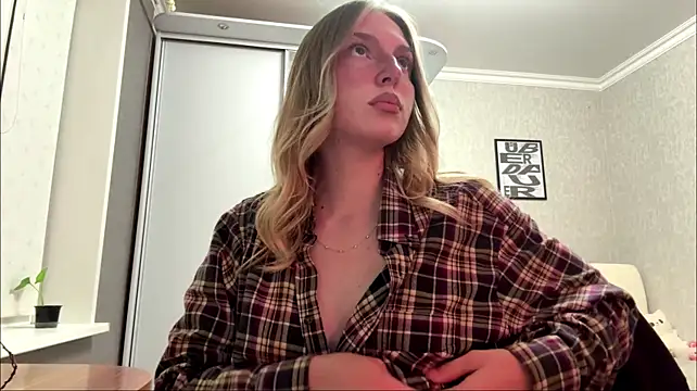 LatishaKrauel - Unbox my Boobs: play with boobs close up