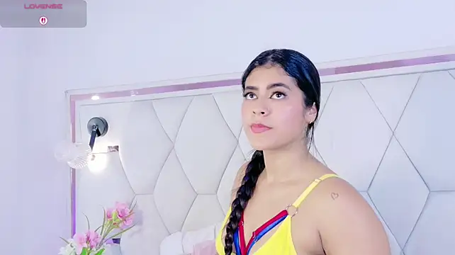 AbrilCollins - Oil tits+ suck fingers senxual👄👄