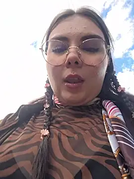 Julieth85_ - Boob massage, tongue out PARK RISKY😨