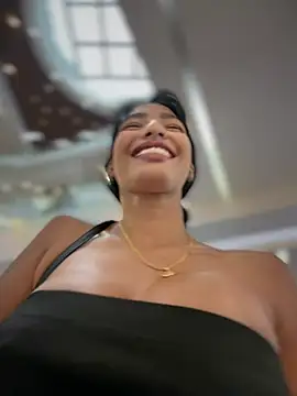 DulceLenns - Make me wet in mall with friend