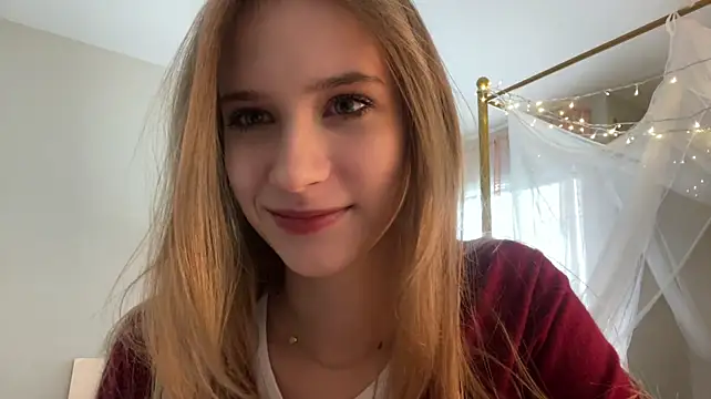 LynellMilleson - show off new dress ^^