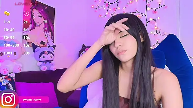Swannamy - Big Dildo Deep Inside!