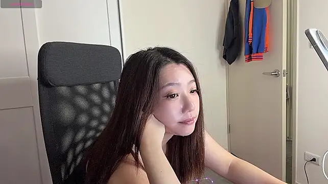 Doctorkiki - 女上假屌一邊直播5分鐘
