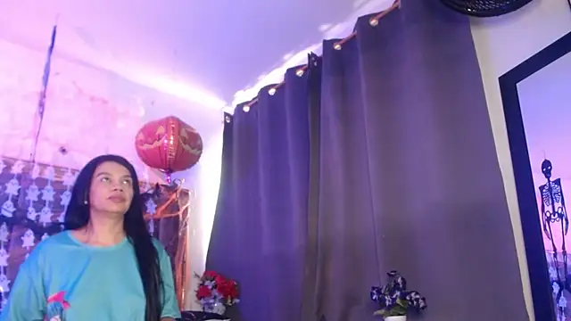 Emily_milfF - # tits out 🍒🍒