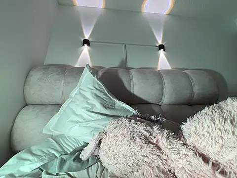 Mia_curry - To be naked for the entire stream
