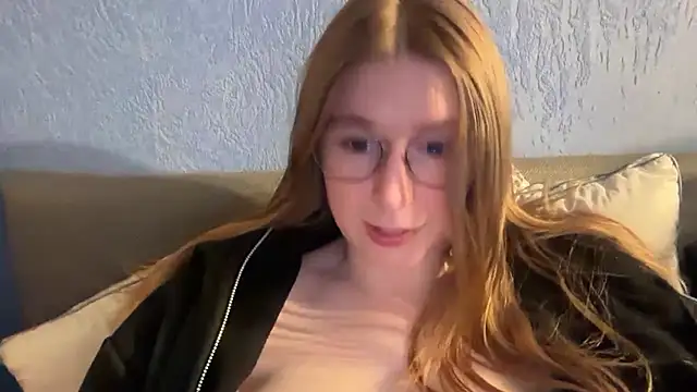 Thepretiestgirlhere