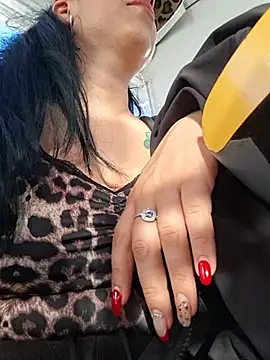 Luianna - Take off your blouse and drool over my b