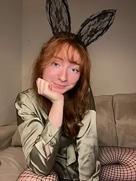 HoneyBunnyyy - Massage my Boobs with top 💦🔥