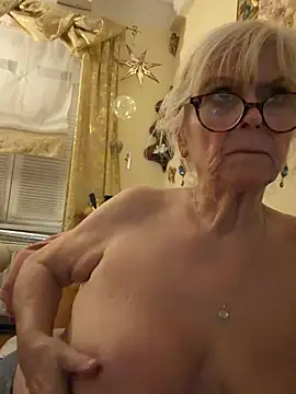 HotGrandma70 - 🍒Brüste zeigen + versautes Reden