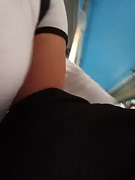__valentina18 - Removing a bra in public
