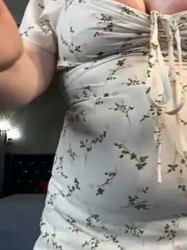 Ellie_coy_ - Massage my boobs with cream close to cam