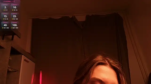Eziliz - show a little butt