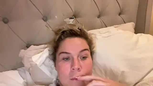Erincheshire - LT GETS 9 MIN SQUIRT VID