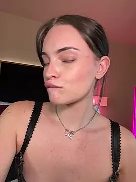 KarissaChantelle - Panties Down & Squat On Ur Face ;)