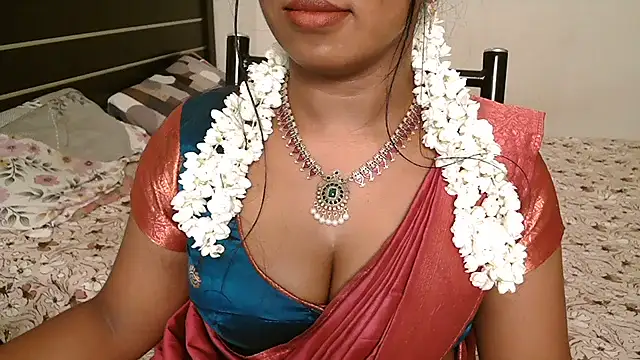 Dhiyapink - nude show