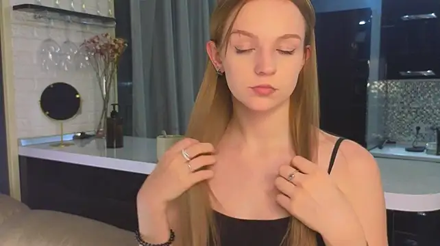 Baeyoda - juicy sucking fingers