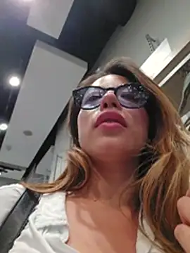 Karen_San_Miguel - Open blouse in public+3 photos hot 🥵.