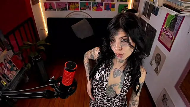 Ura_laurapanda - Dancing naked and fingering show in puss