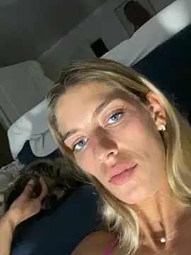Bellalolahot - Doigtages pussy squirt fontaine