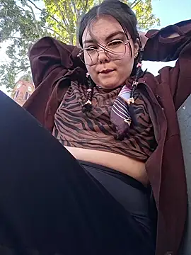 Julieth85_ - Boob massage, tongue out PARK RISKY😨