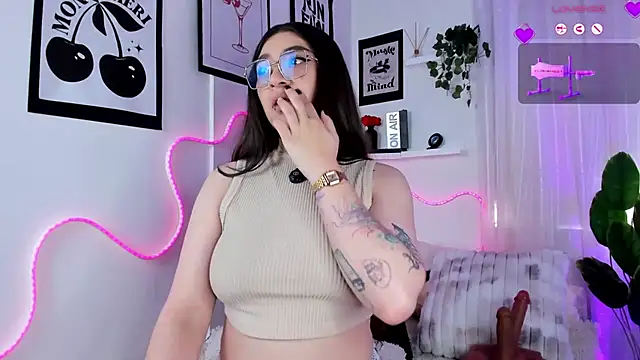 Samii_Evans - show boobs+ slap