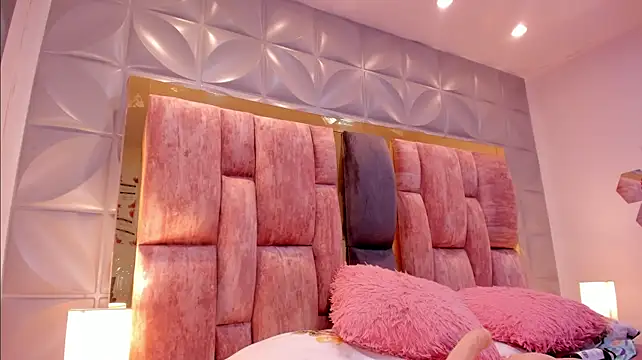 Charlotte_Ice1 - Spank me and put my fingers in my ass.