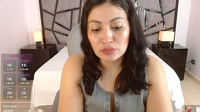 Sophia_hadid - public squirting, dildo