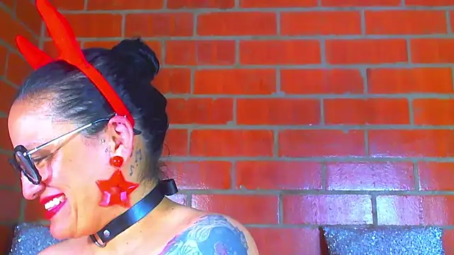 Taylor-hardcore - My Lush is vibrating, I’m shaking my tit
