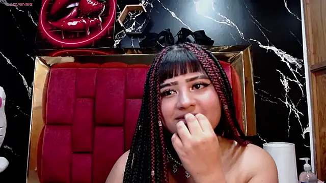 ASLY_CLOE - saliva in face