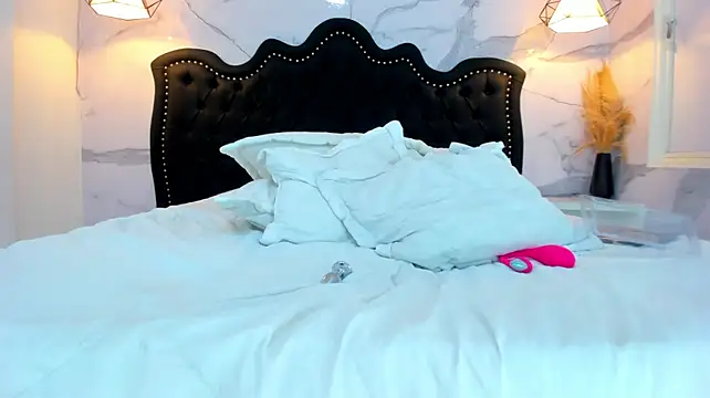 Lena_Amour - Squats in heels x15 🍉💦