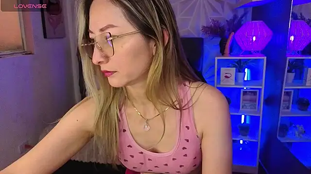 Giadda_ - fingering while naked